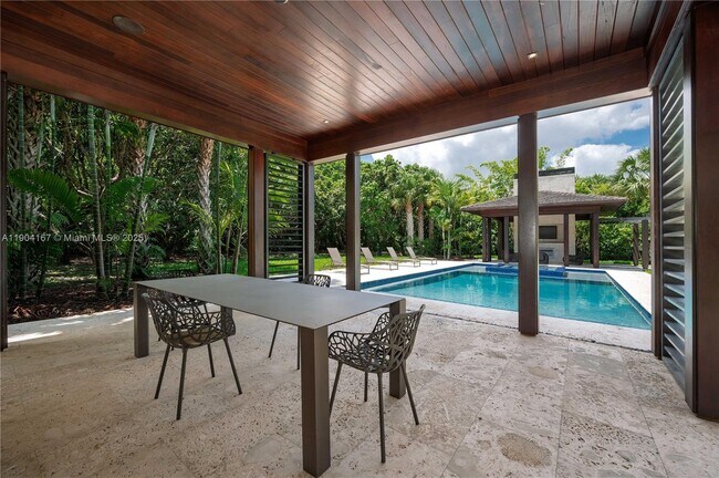 Building Photo - 9000 SW 63rd Ct