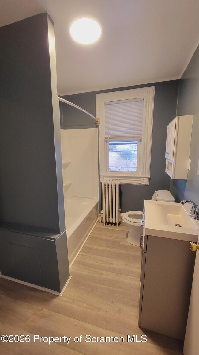 Building Photo - 864 S Main St