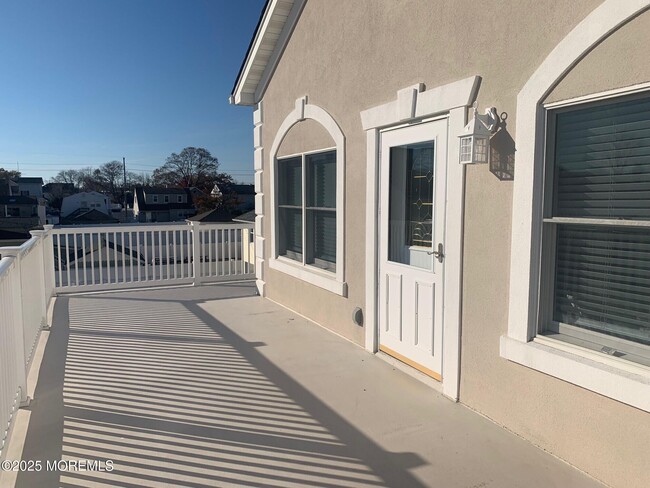 Building Photo - 207 Arnold Ave