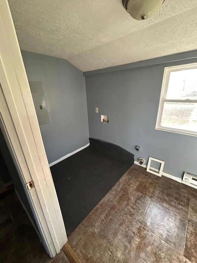 Building Photo - 101 W 1st St