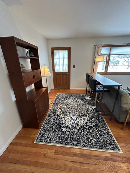 Building Photo - 4994 N Sedgewick Rd