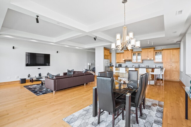 Building Photo - 1313 N Franklin Pl