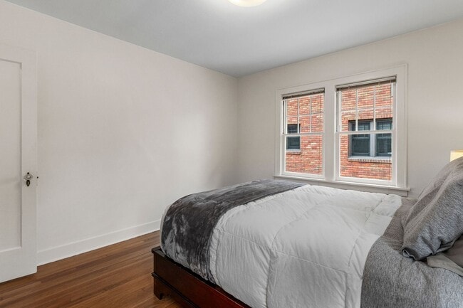 Building Photo - ***MOVE IN SPECIAL $250.00 OFF 1ST FULL MO...