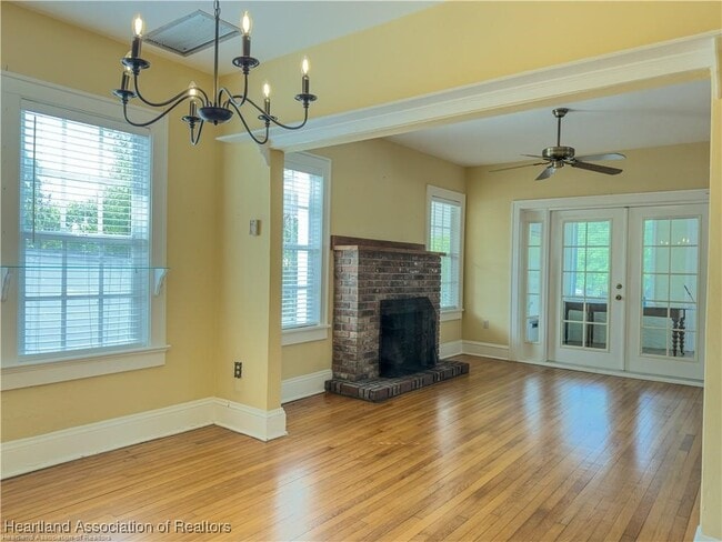 Building Photo - 2384 Lakeview Dr