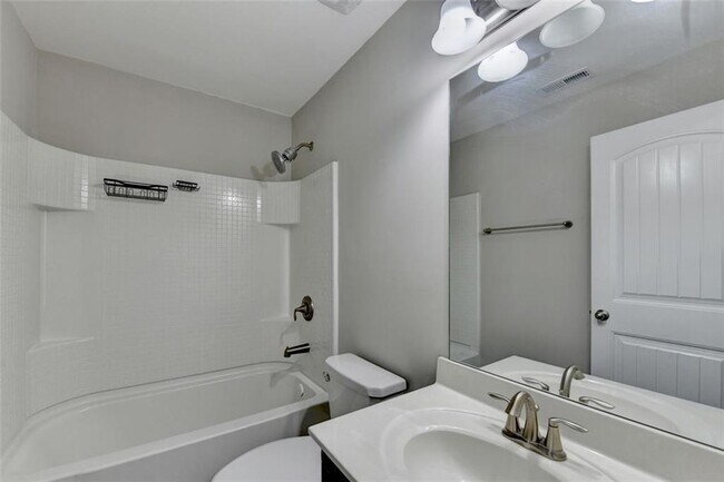 Building Photo - 7325 Heritage Oak Ct