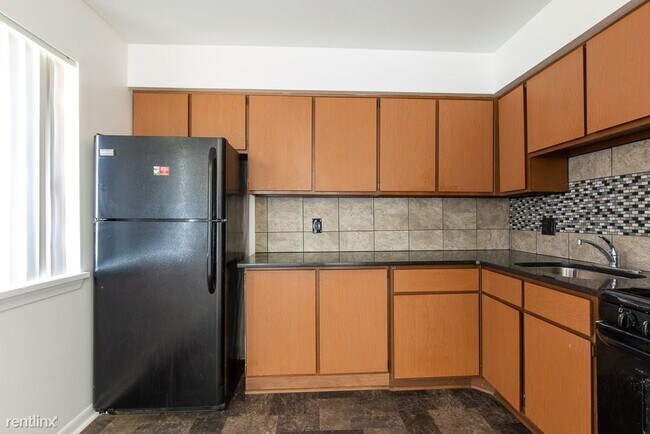 Building Photo - 2 br, 1 bath  - 1234 Holmes Rd Apt 1