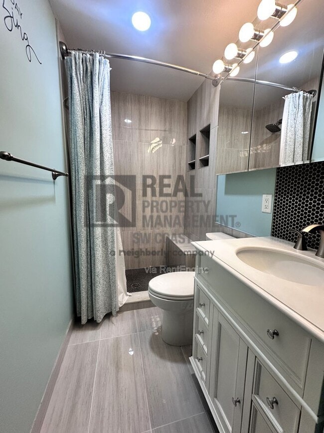 Building Photo - 2121 Collier Ave