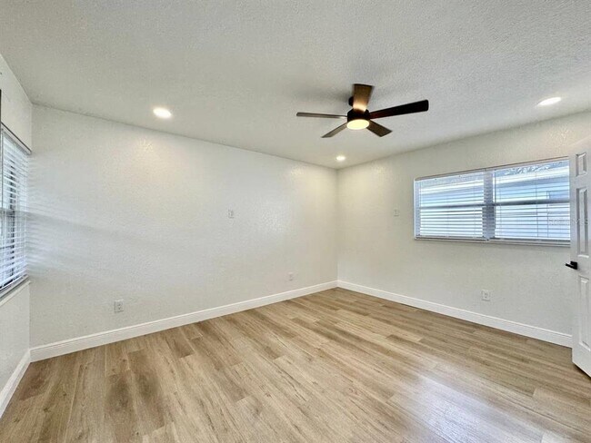 Building Photo - 3002 E Elm St