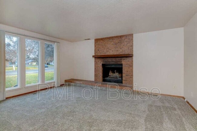 Building Photo - 810 N Horton St