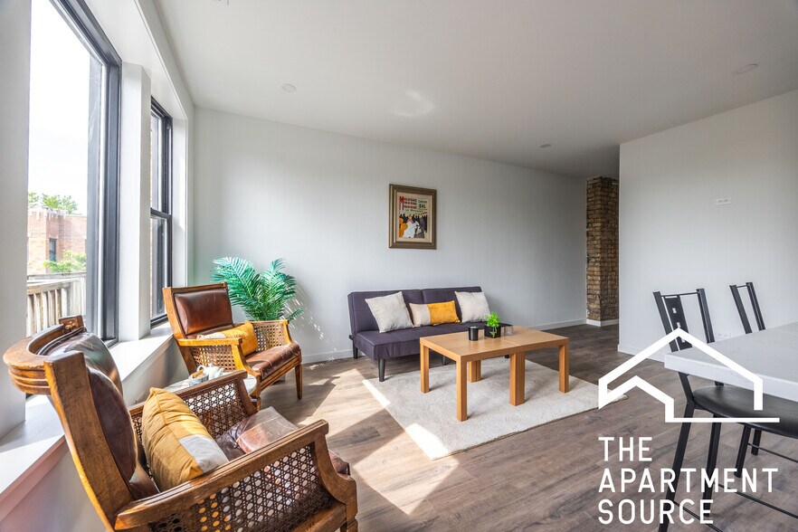 Building Photo - 4410 N Greenview Ave