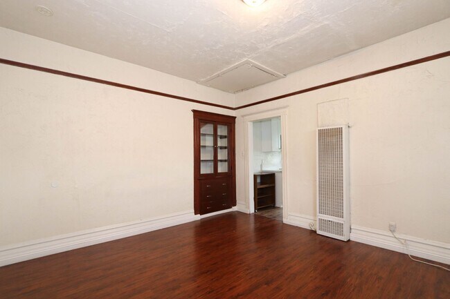Building Photo - 3907 Chestnut St