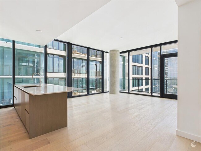 Building Photo - 610 Davis St