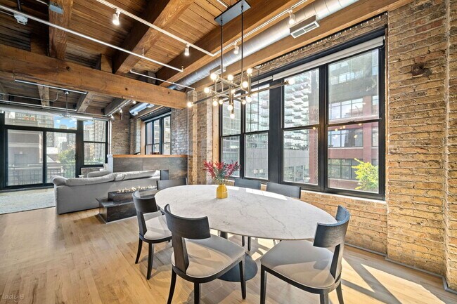 Building Photo - 520 W Huron St