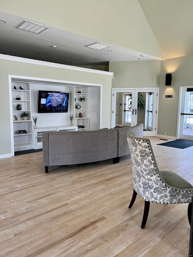 Building Photo - 523 Old Pond Ln