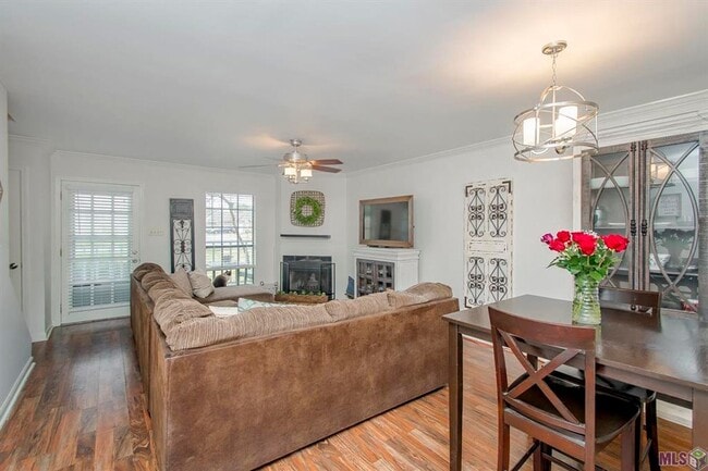 Building Photo - 2BR/2.5BA Corner Townhome – Near Woman’s Hospital