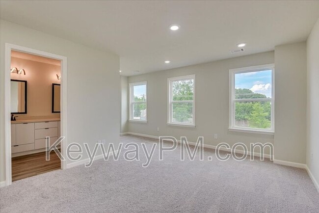 Building Photo - 877 Felix Way