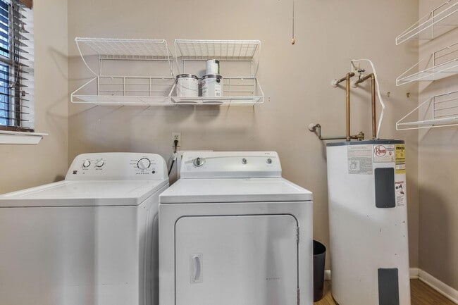 Building Photo - 400 31st St