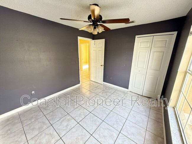 Building Photo - 1002 Golfside Ct