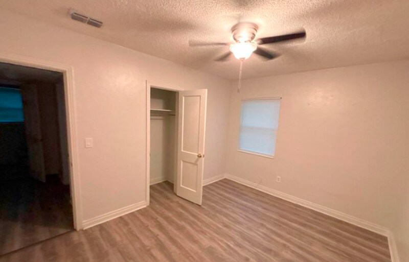 Building Photo - 3024 W 1st St