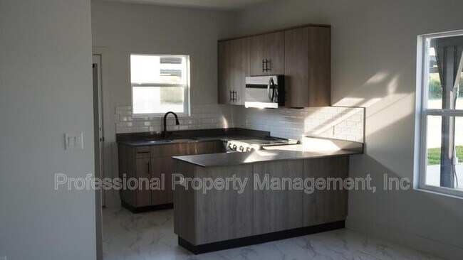 Building Photo - 2908 Charlie Rd