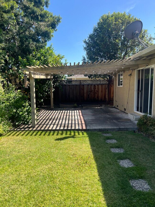 Building Photo - 1080 Maraschino Dr