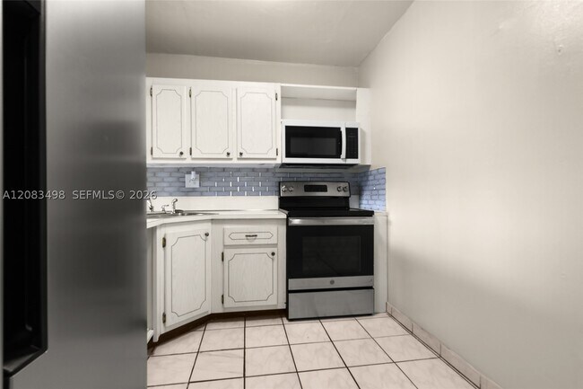 Building Photo - 2100 Sans Souci Blvd