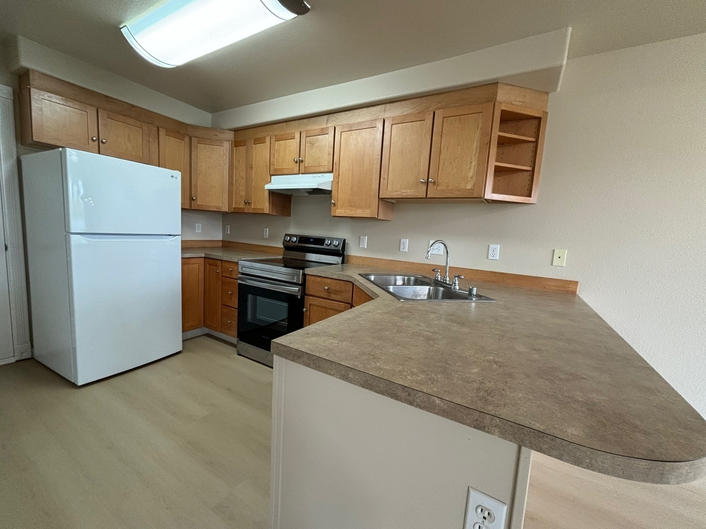 Building Photo - 8819 Lakehurst Dr