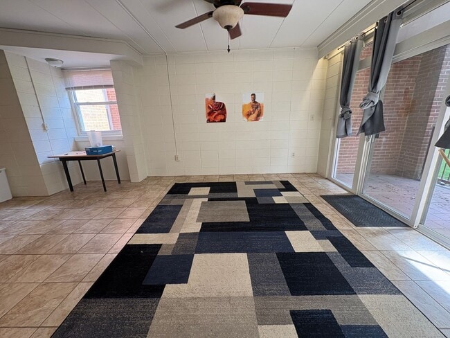 Building Photo - Brightwood - 900-B4