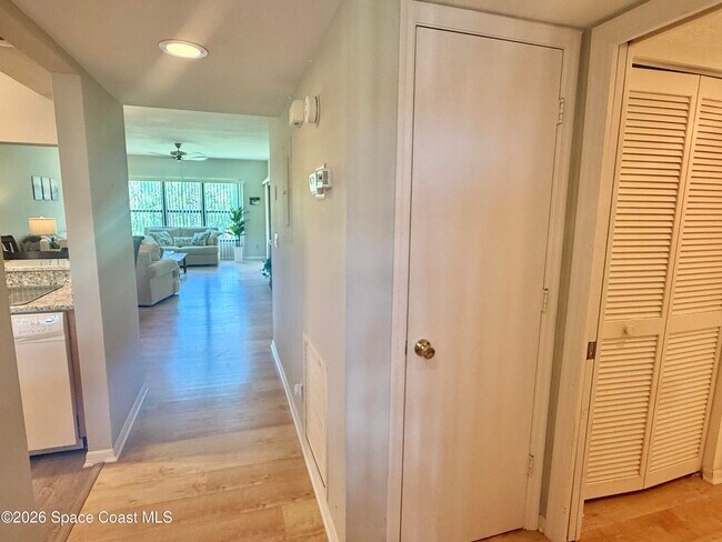 Building Photo - 6175 S Mirror Lake Dr