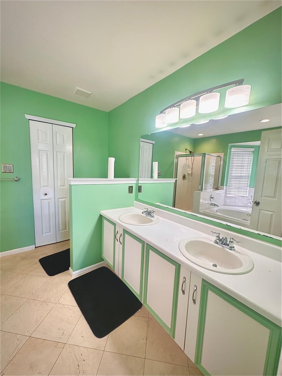Building Photo - 9 Sawgrass Ct