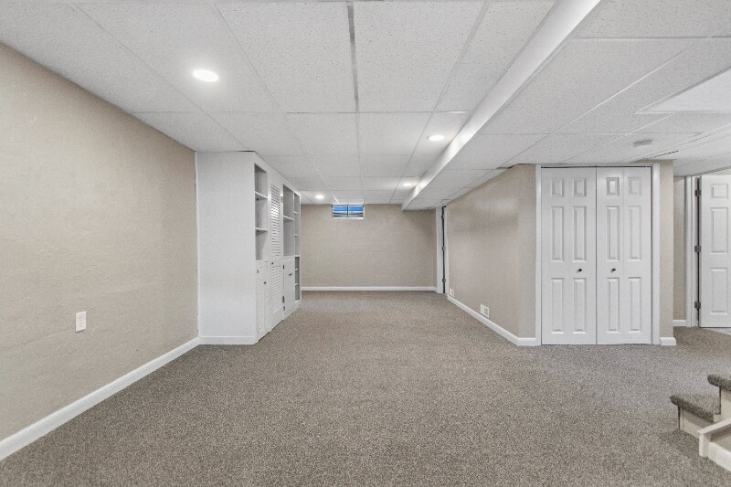 Building Photo - 504 W 1st St