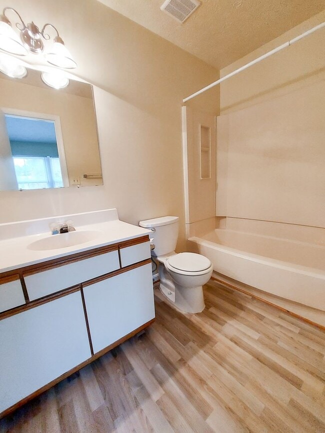 Building Photo - Beautiful 2BR 2BA Townhouse in Germantown ...