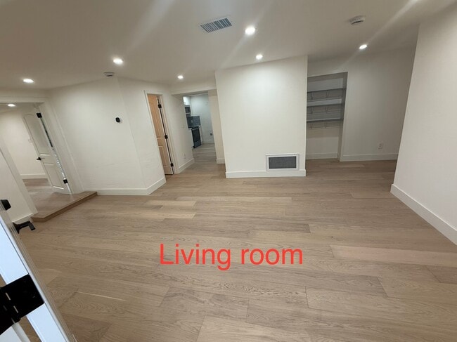 Building Photo - 731 Valota Rd