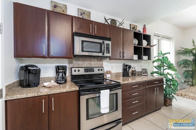 Building Photo - 5909 Padre Blvd