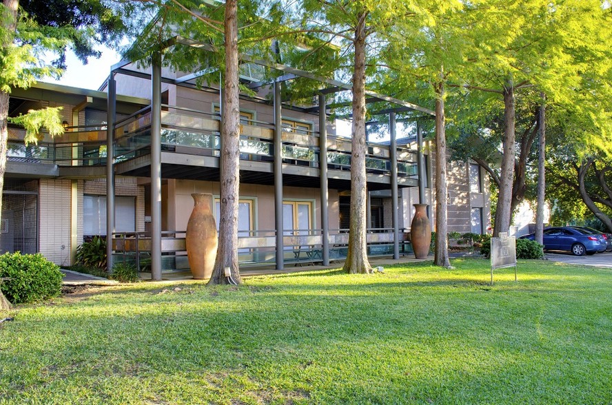 5908 Gaston - PLAZA - PLAZA