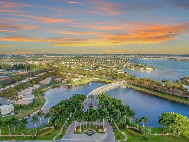 Building Photo - 5028 SW 170th Ave