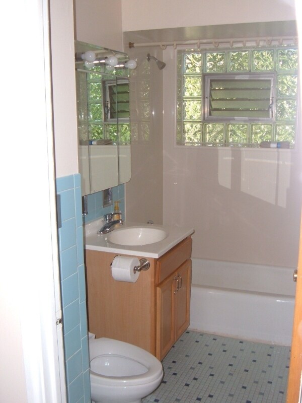 Building Photo - 4249 N Kedvale Ave