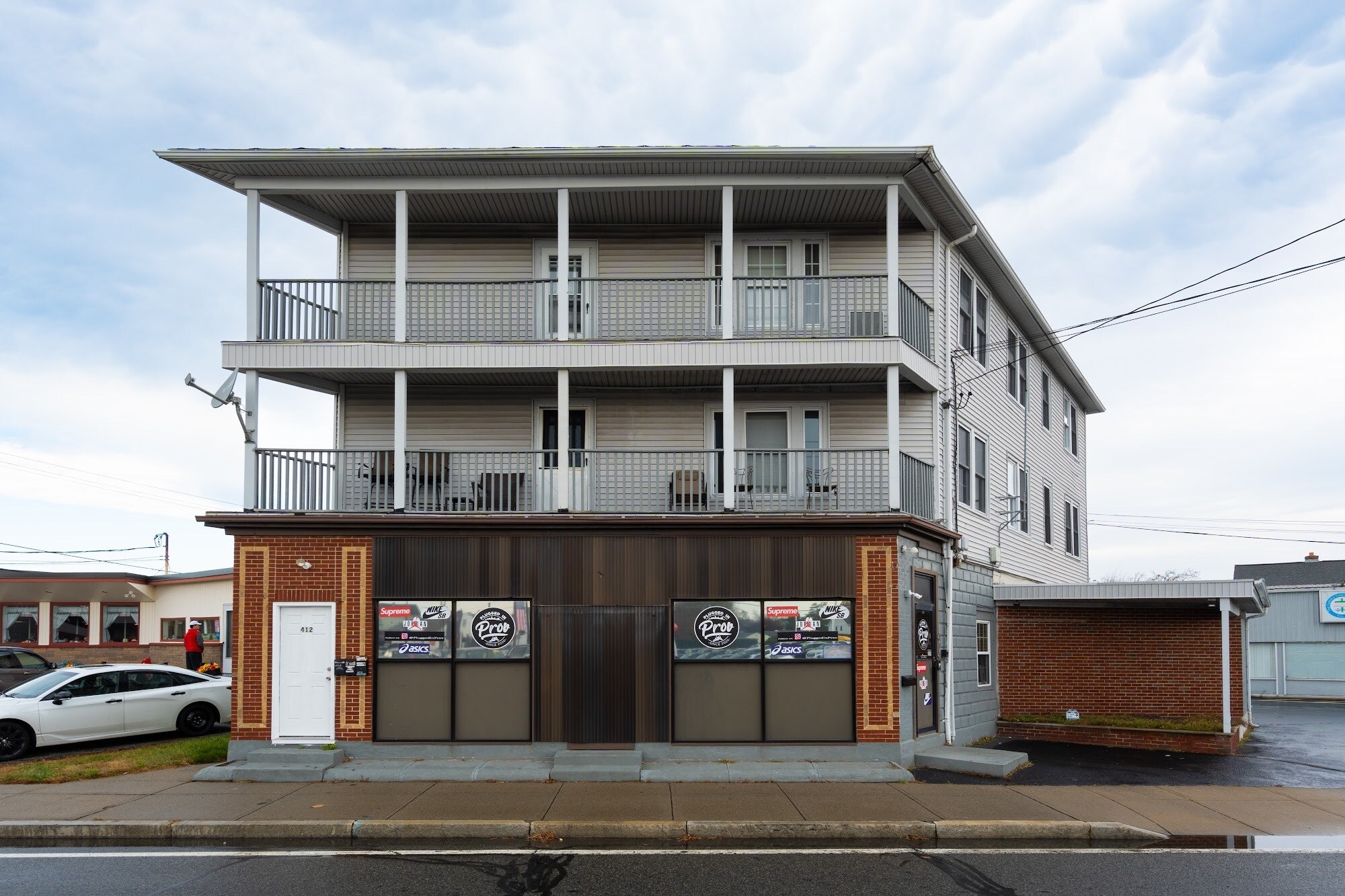 Building Photo - 412 Taunton Ave