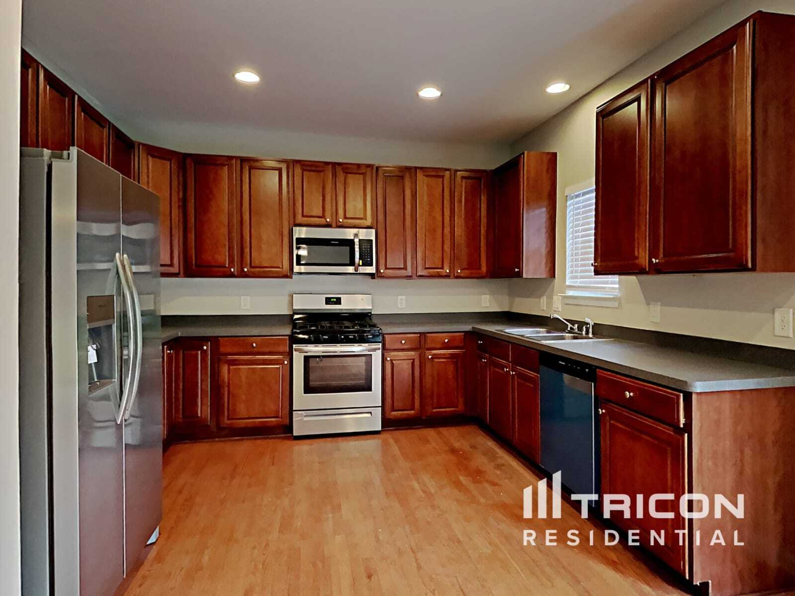 Building Photo - 7751 Parkside Dr