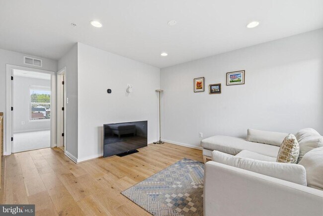 Building Photo - 5104 Randolph Rd