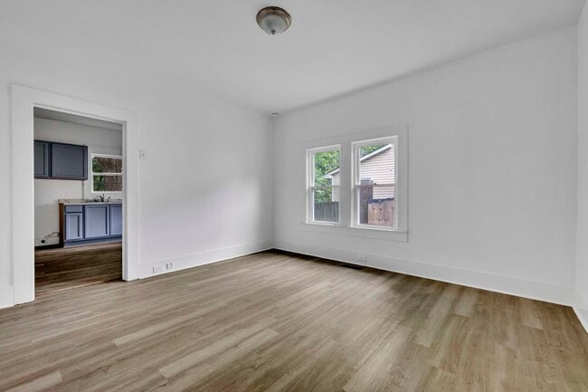 Building Photo - 848 42nd Pl N