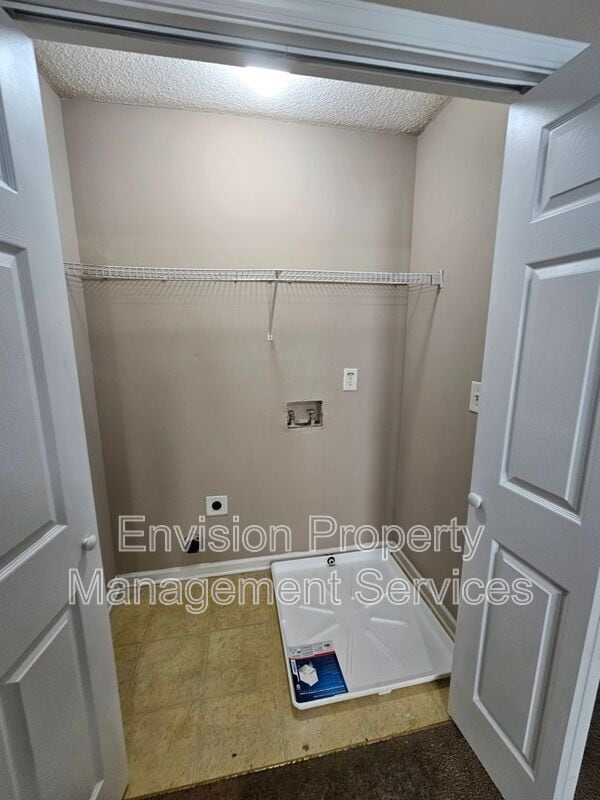 Building Photo - 6400 Walnut Way