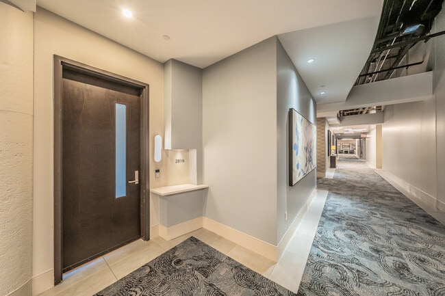 Building Photo - 2600 W 7th St