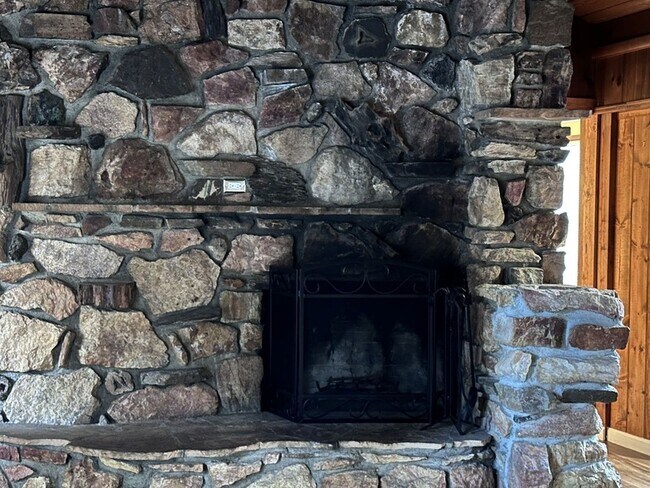 Building Photo - 26785 Cedar St