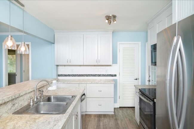 Building Photo - DAVID SHORES RENTAL AVAILABLE!