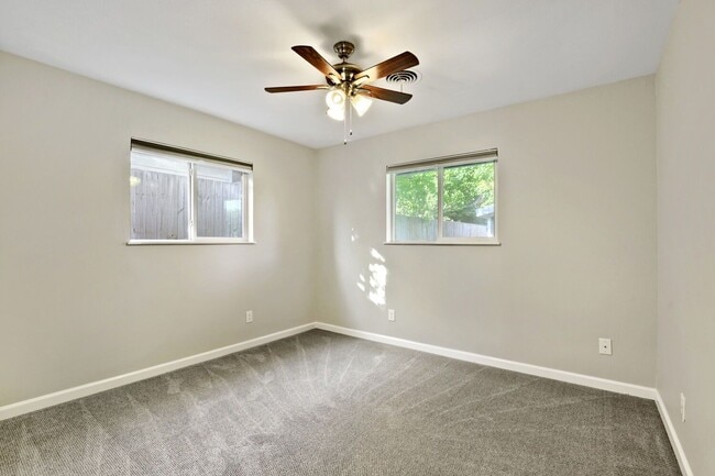 Building Photo - 5716 Wellington Dr