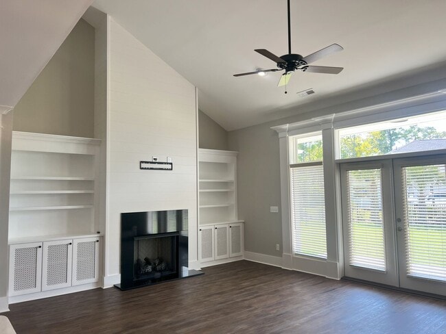 Building Photo - Beautiful 3-Bedroom, 2.5-Bath in Palmetto ...