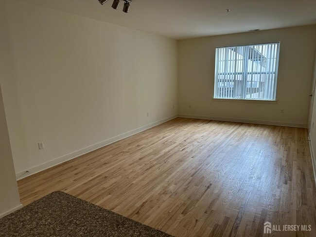 Building Photo - 88 Roosevelt Ave