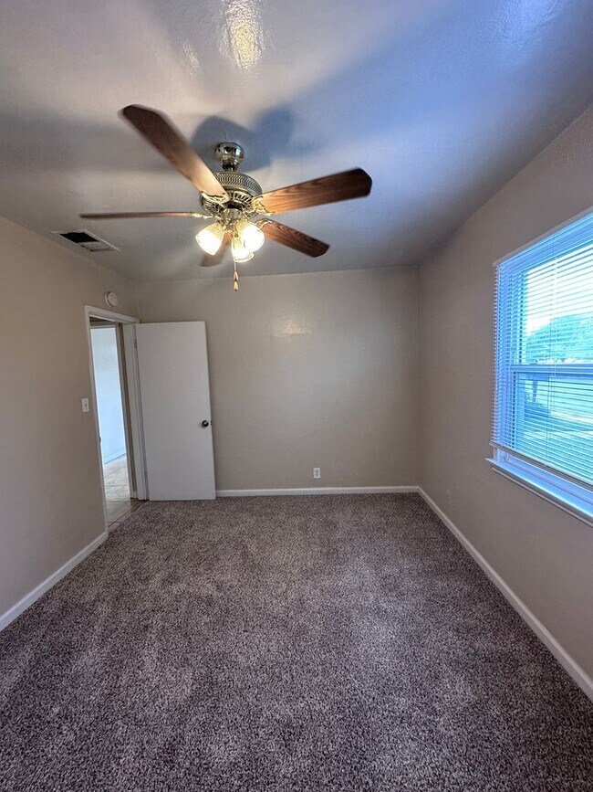 Building Photo - 2114 Brundage Ln