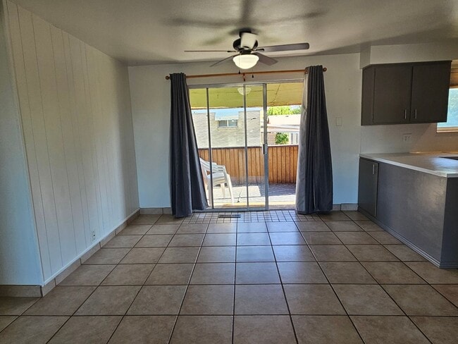 Building Photo - Spacious 4 Bed Bountiful Home | Central Location & Covered Parking